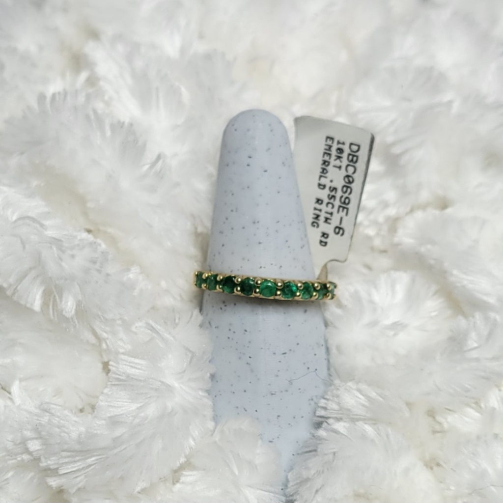 Elegant 10k Yellow Gold Emerald Ring